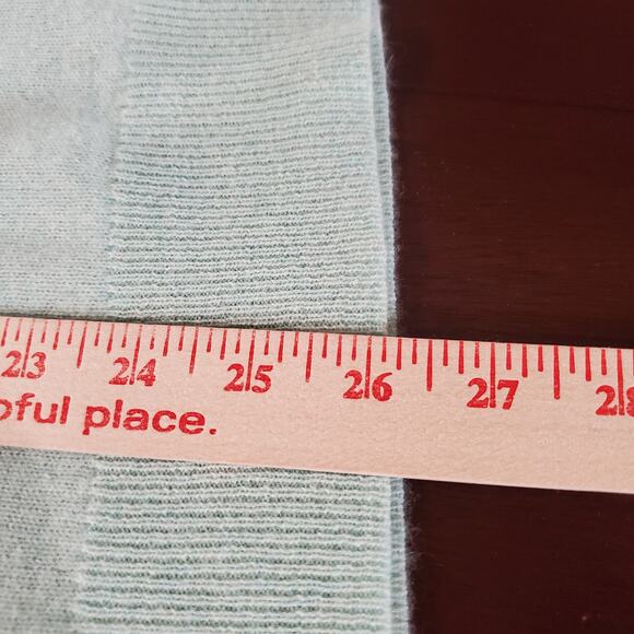 Lord & Taylor NWT Womens 100% Cashmere V-Neck Pullover Sweater Sz XL Soft Green - Picture 10 of 10